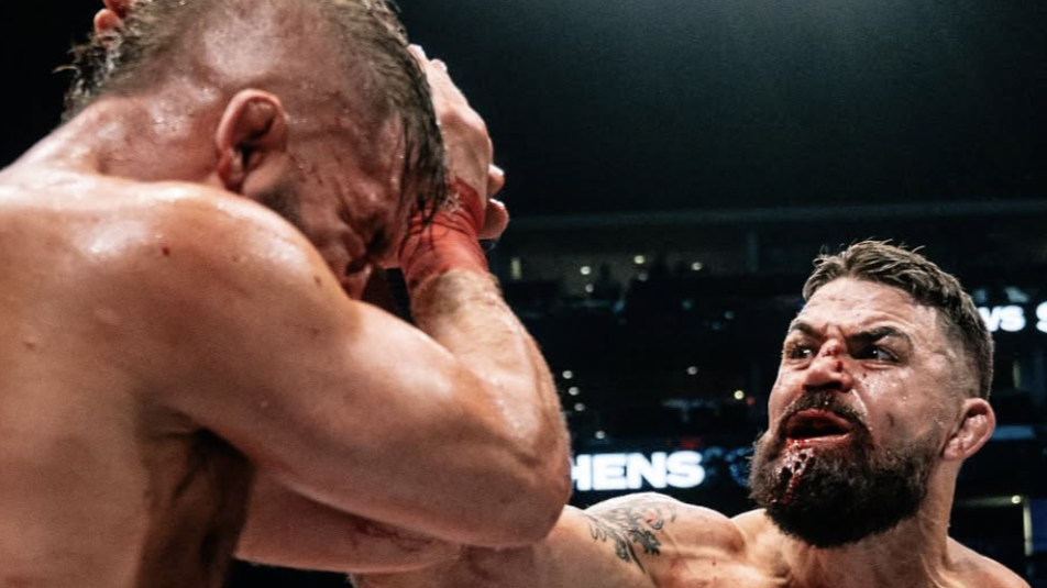 Майк Пери се саморазправи с Джереми Стивънс за шеста победа в BKFC