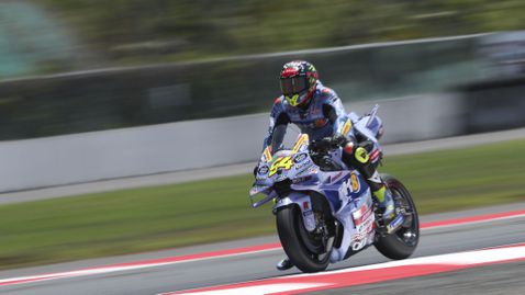  Алдегер завоюва първата си победа в MotoGP след нелепост на Бедзеки 