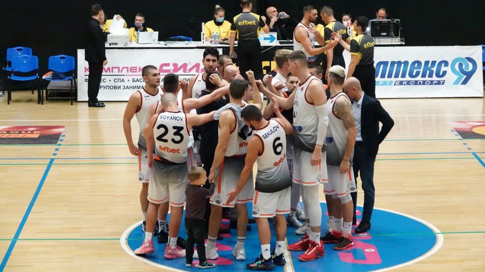 Академик Пловдив без двама срещу Левски