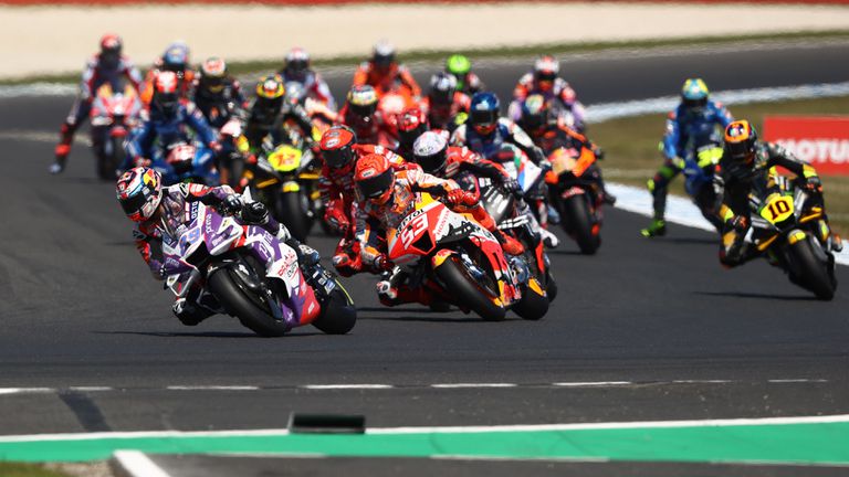 Шефът на световния шампионат в MotoGP Кармело Еспелета вярва че