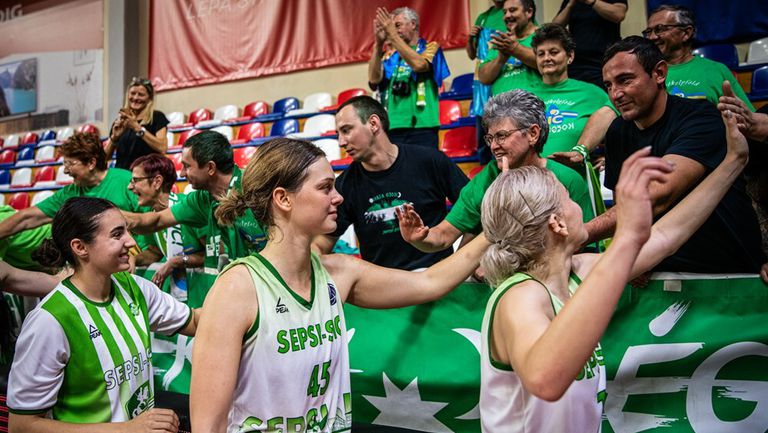 Отборът на Сепси в който играе българската националка Борислава Христова