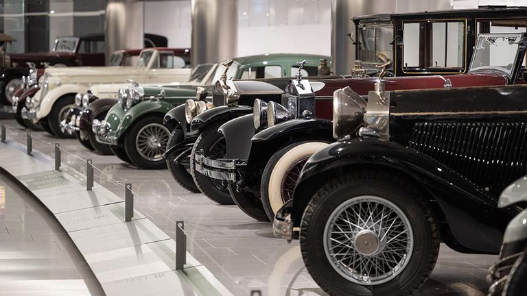 Вижте колекцията автомобили на принц Рение (и Албер)