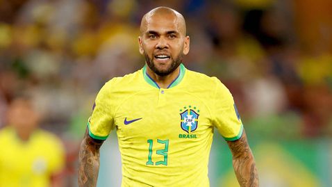  Дани Алвеш продължава да написа история 