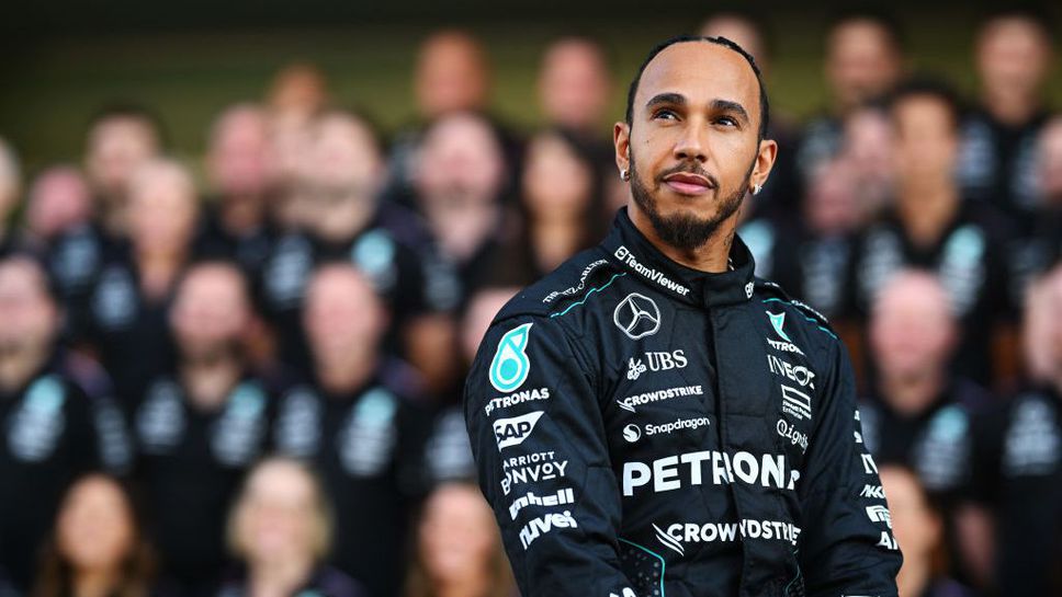 От Мерцедес не бяха заличили всички следи от Хамилтън в началото на тестовете