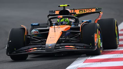 Норис с минимален аванс пред Верстапен в началото на уикенда в Абу Даби