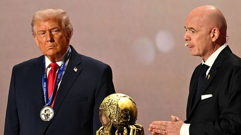  От ФИФА връчиха 