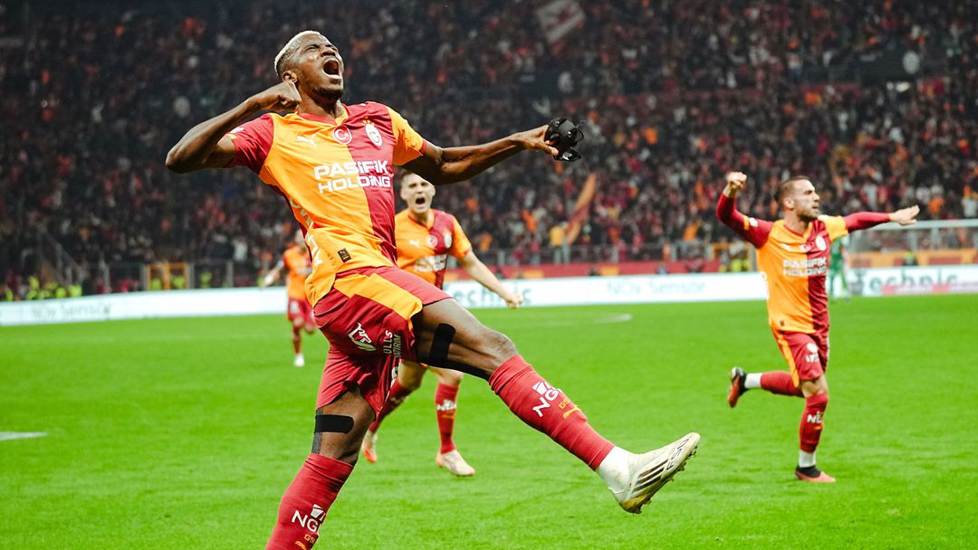 Шедьовър на Осимен измъкна Галатасарай, но и съдията помогна