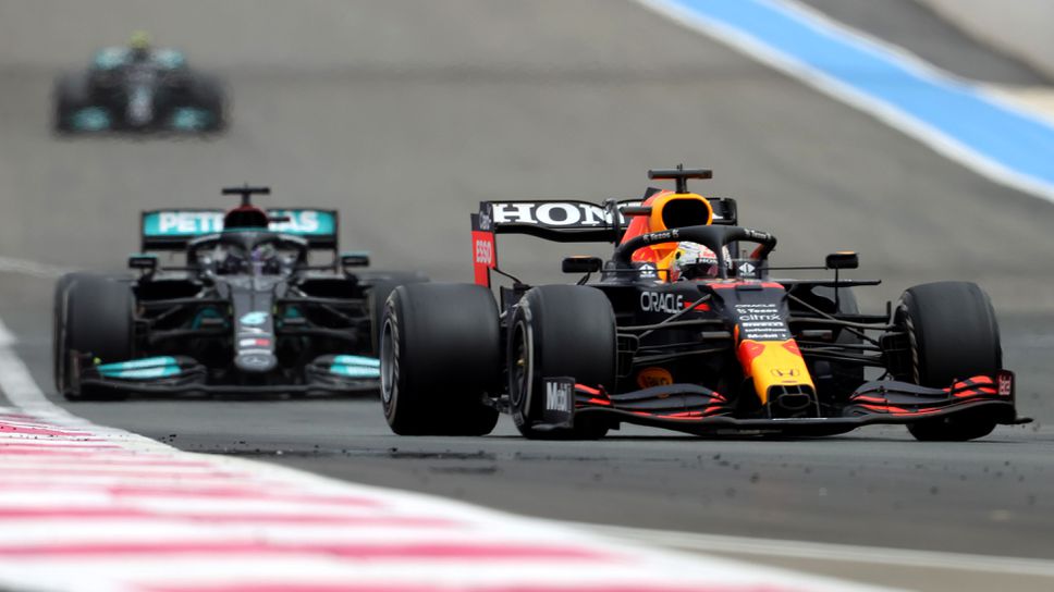 Хорнер: Ясно е кой ще спечели, ако Макс и Люис имат еднакви коли