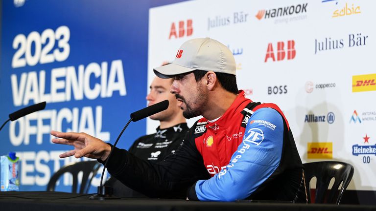 Шампионът в третия сезон на Формула Е Лука ди Граси