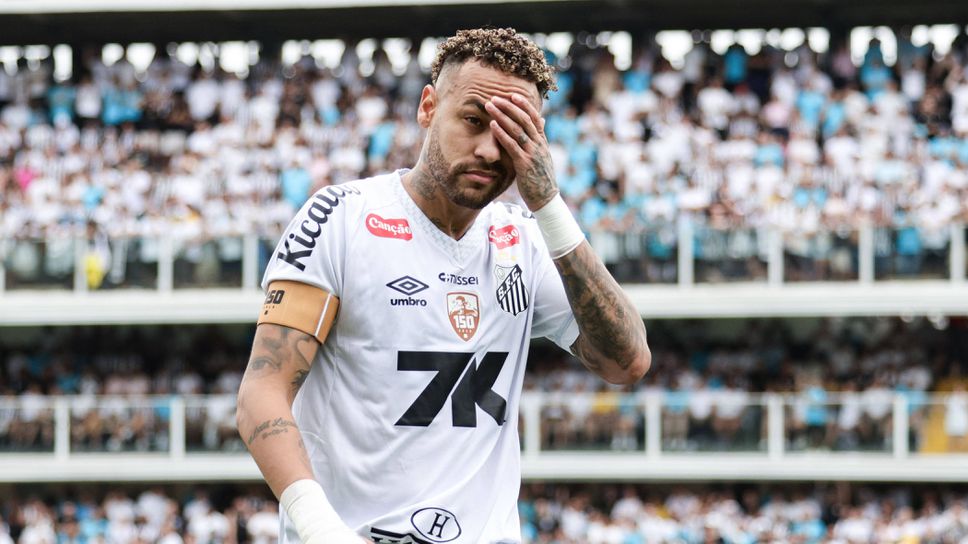 Нападателят на СантосНеймар е обмислял да спре с футбола след