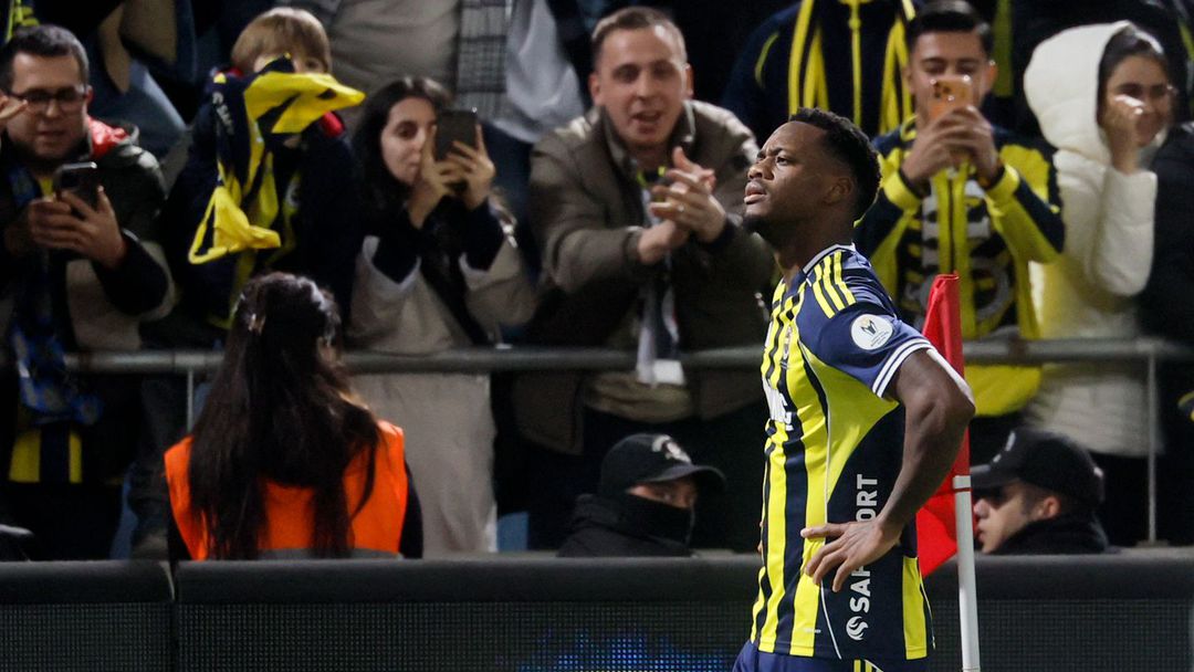 Фенербахче ще спори с Галатасарай във финала за Суперкупата