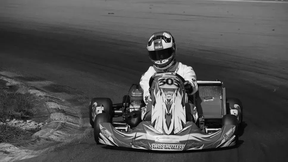 18 годишният швейцарски картинг пилот Йоаким ван Тюн е сред