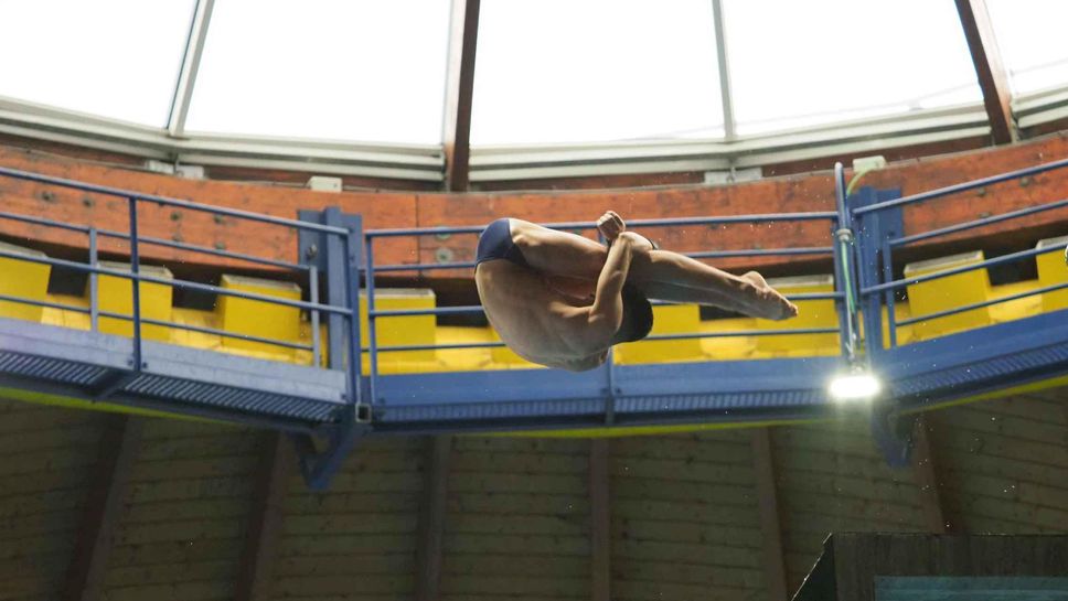 Крис Йорданов с два златни медала на международен турнир по скокове във вода в Испания