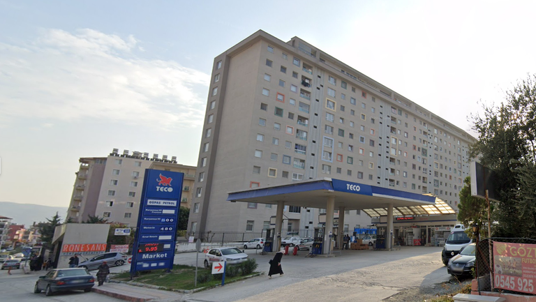 Общо деветима спортисти и двама души от официалните лица на