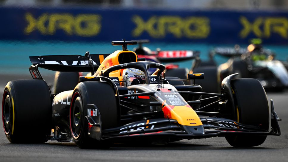 Ред Бул продава 10 копия на последната шампионска кола на Верстапен