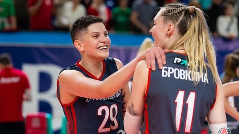 Нов скандал с Каракурт! Туркинята се сби с бившата си, потроши колата й, но това не е всичко