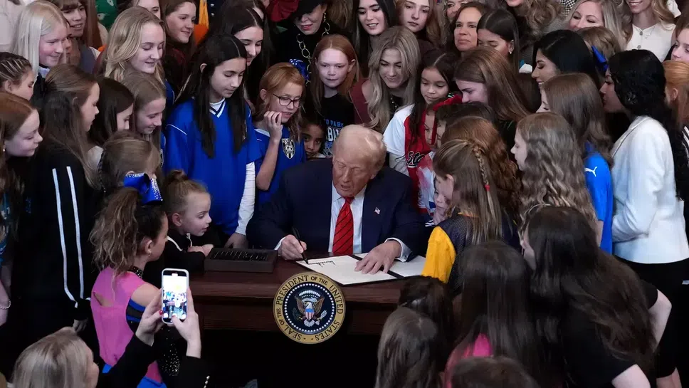 Тръмп забрани участието на трансджендър момичета и жени в женските спортове