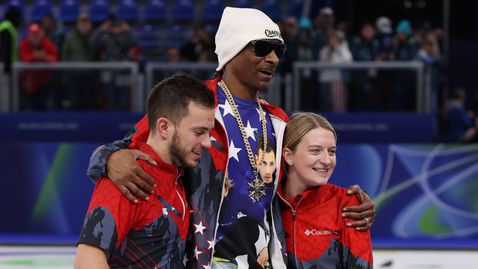 САЩ победиха Канада на кърлинг пред погледа на Снууп Дог