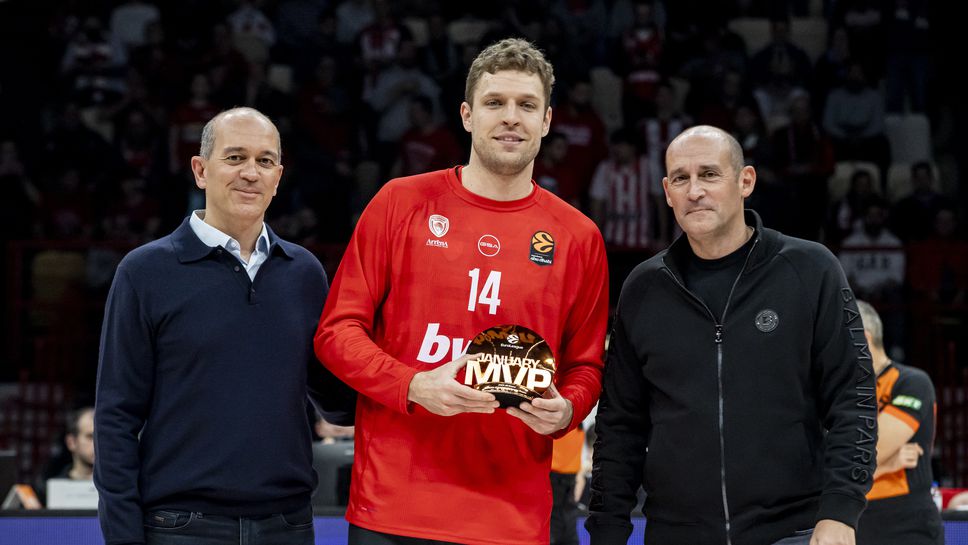 Наградиха Везенков в Пирея, Олимпиакос се надлъгва с коварни италианци