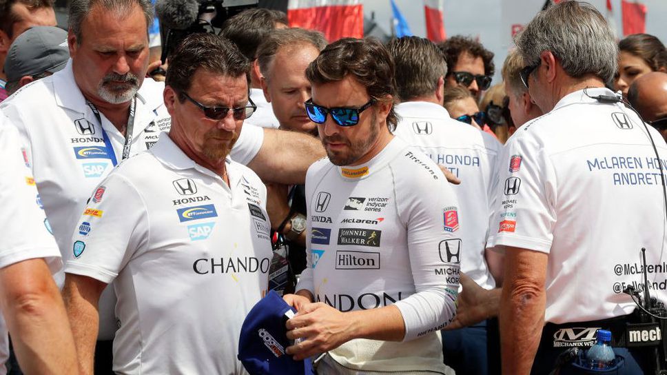 Главният изпълнителен директор на Макларън Рейсинг Зак Браун покани двукратния