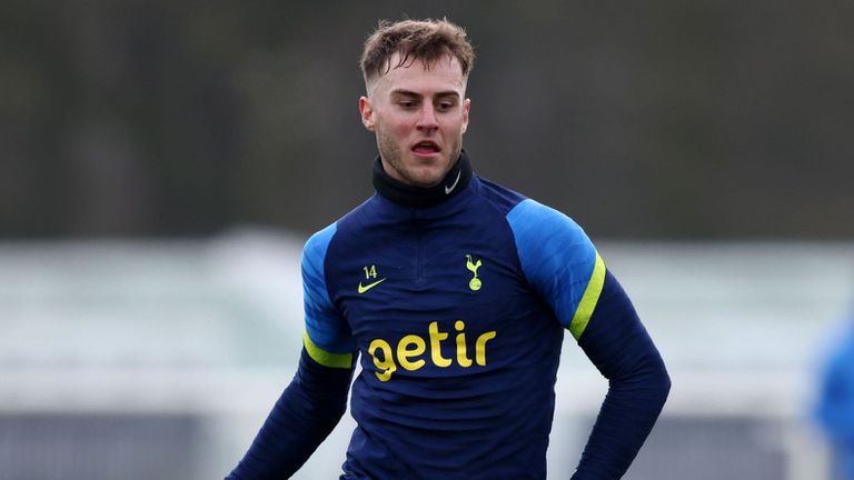  Защитник на Тотнъм желае трансфер 