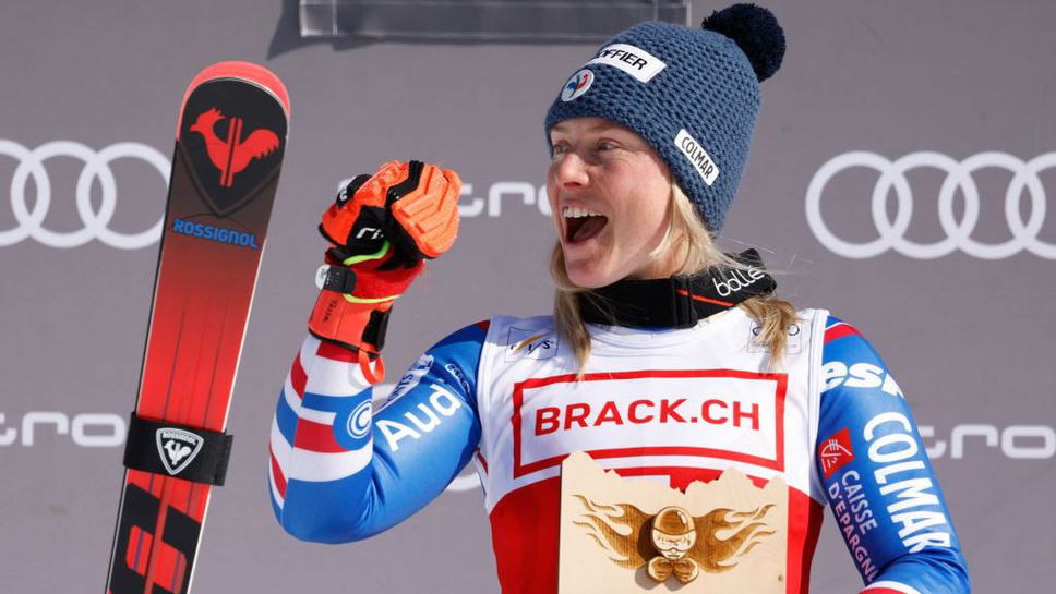 Двукратната световна шампионка Теса Уорли триумфира в гигантския слалом в Ленцерхайде