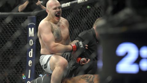  Сергей Спивак нокаутира Грег Харди за 2 минути 