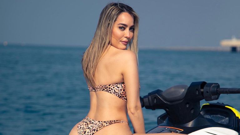 Еротичният модел Паола Саулино е луда фенка на Наполи и