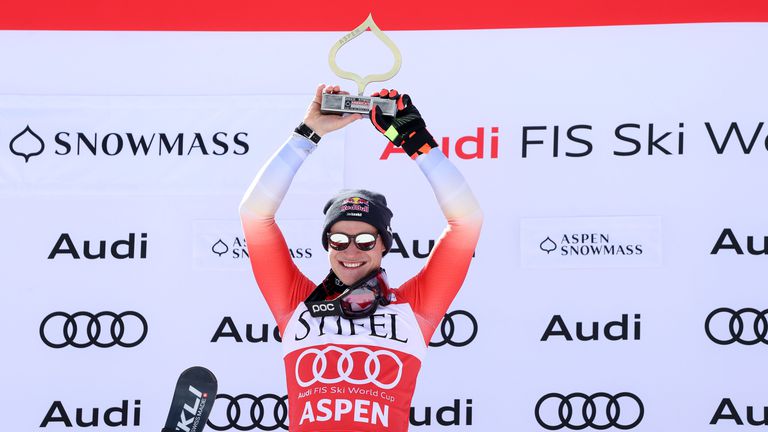 Лидерът в генералното класиране Марко Одермат Швейцария спечели супергигантския слалом