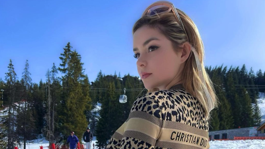 Деми Роуз “взриви” мрежата с полугола снимка