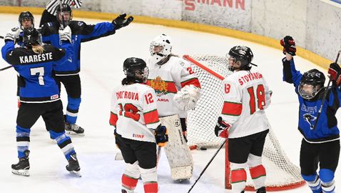 България загуби третия си мач на Световното по хокей на лед за жени