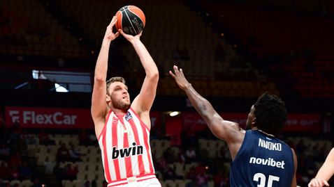  Везенков се развихри с дабъл-дабъл, Олимпиакос с мощно начало в плейофите 