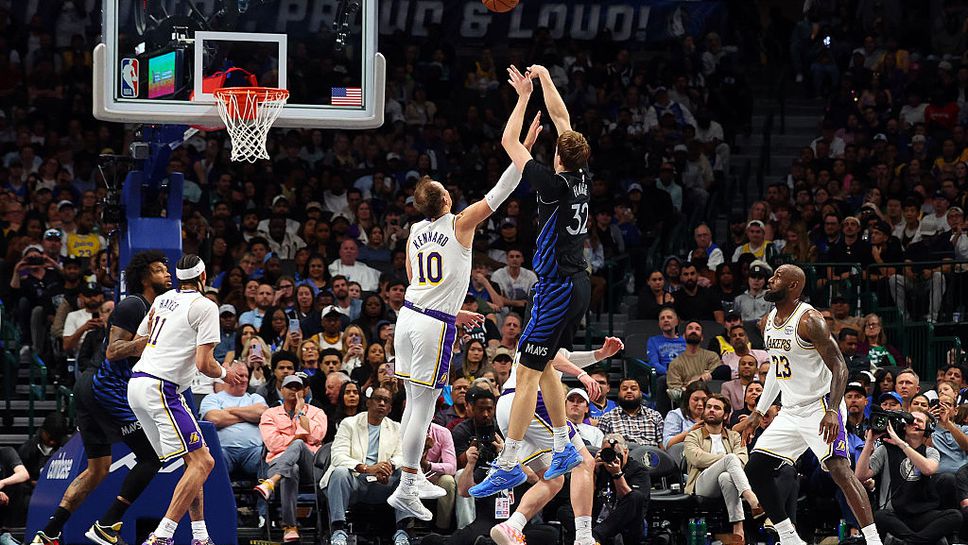 Далас надви Лейкърс, Купър Флаг реализира 45 точки