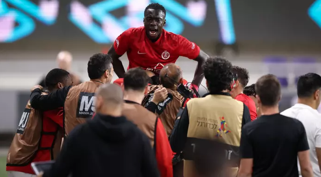 Апоел (Тел Авив) взе важно дерби, но без Краев