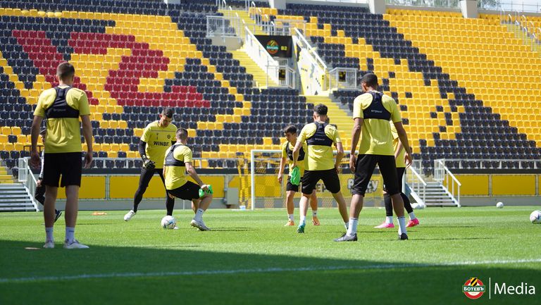 Отборът на Ботев Пловдив проведе последната си тренировка преди мача