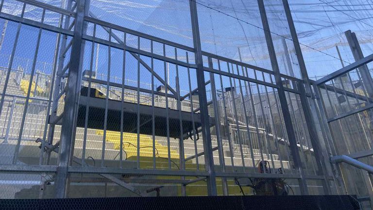 Подсилиха огражденията на сектора за гости на стадион Христо Ботев
