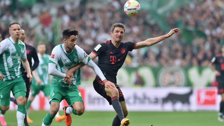 Рожденикът Груев допринесе за гол срещу Байерн, но баварците надвиха най-слабия домакин в Бундеслигата