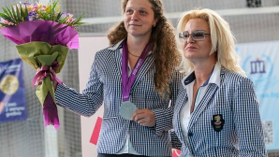 Стефка Костадинова връчи олимпийския медал на Милка Манева