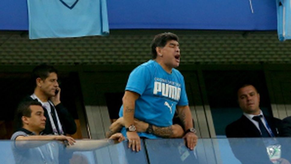 Емоциите на Диего Марадона по време на Аржентина - Нигерия