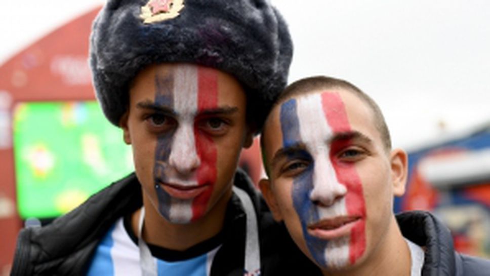 Феновете на Франция за мача с Белгия