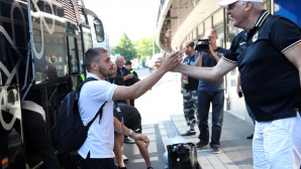 Отборът на Славия бе посрещнат от фенове на стадион "Telia 5G Arena"