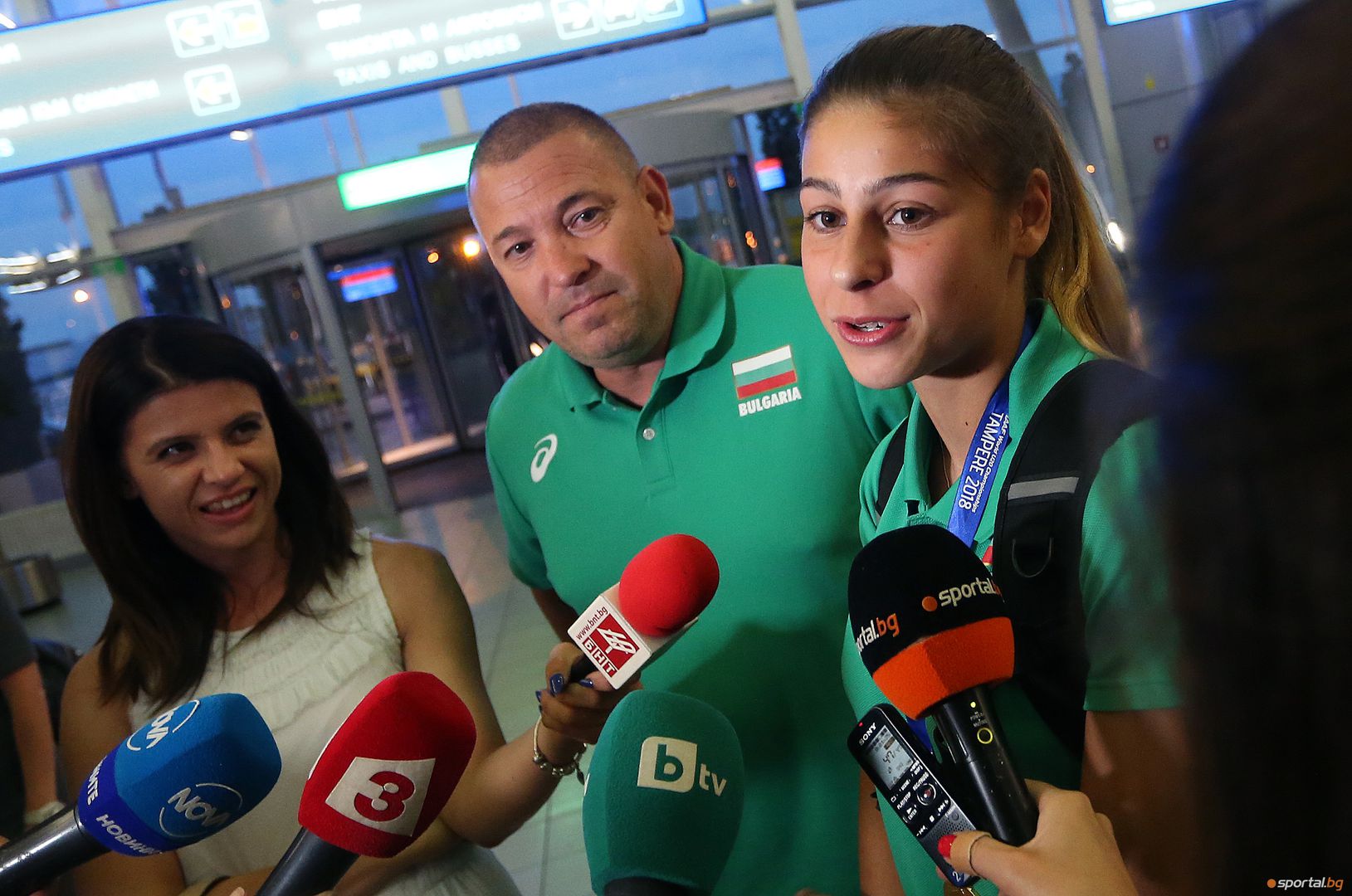 Световната шампионка Александра Начева се прибра в България