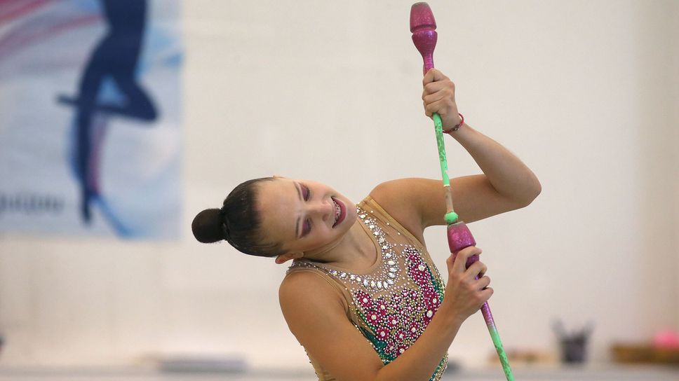 Николова и Воложанина с добър дебют в елита на художествена гимнастика на Световната купа в Пезаро