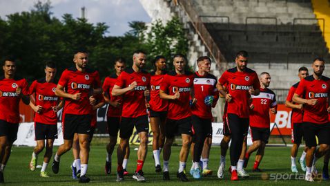  Локомотив (София) започва подготовка с един нов и разгласи 4 контроли 