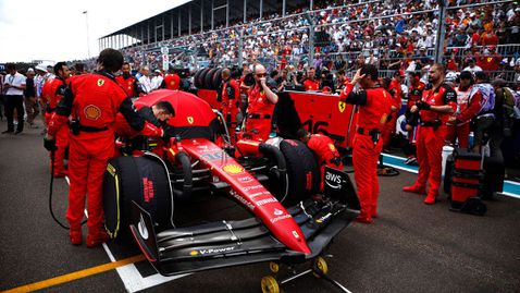 Защо във Ферари имат надежда за Баку