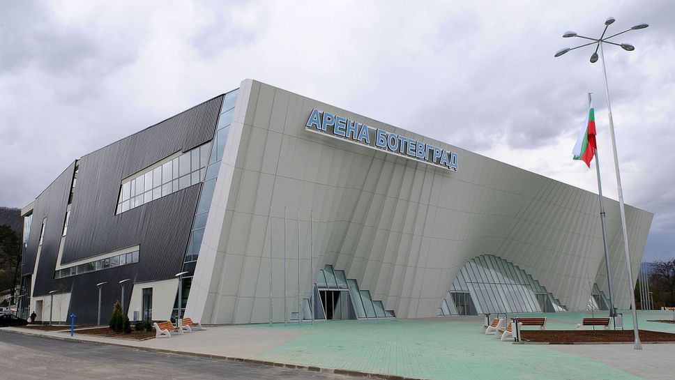 Монтират видеостена пред „Арена Ботевград“ за третия мач от финала в НБЛ