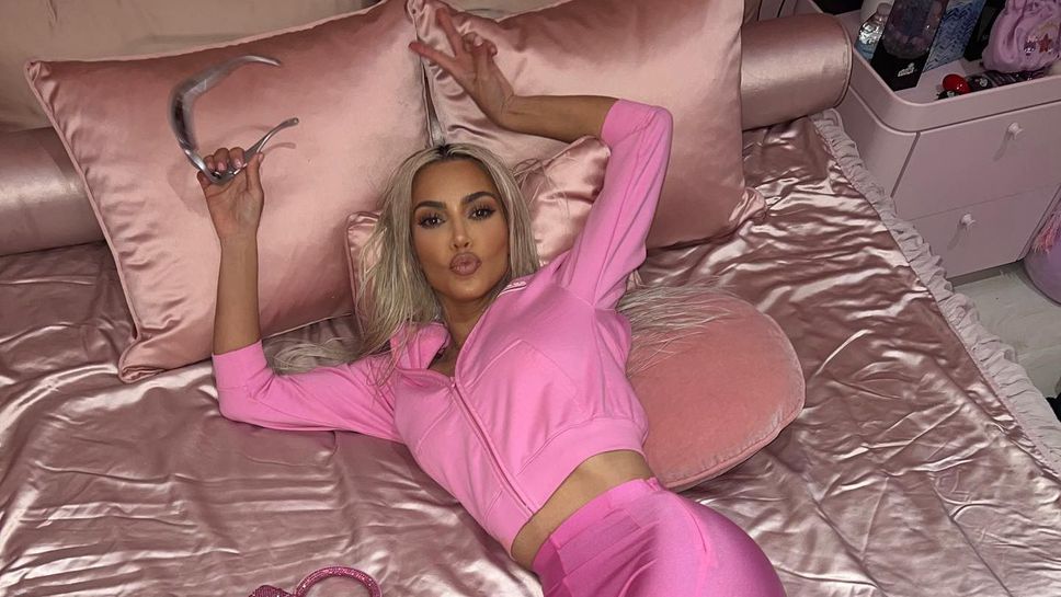 Ким Кардашиян като Барби в нова фотосесия