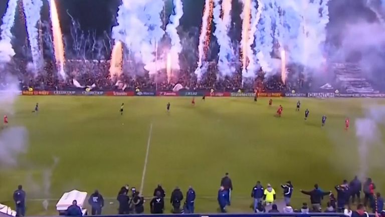 Огнено шоу на мач от втора дивизия на Аржентина