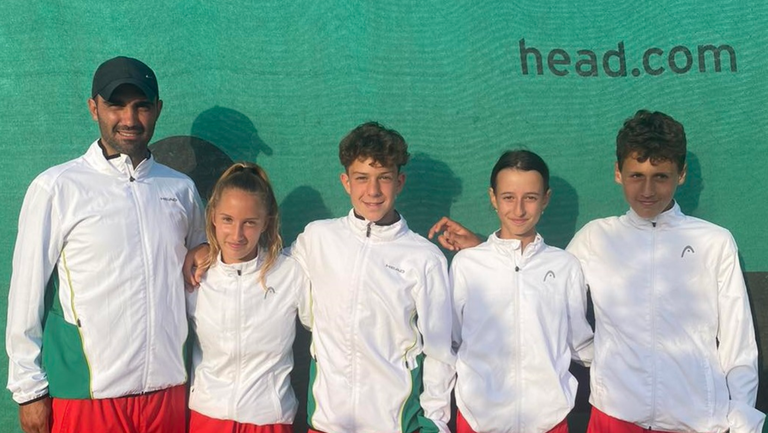 Шест родни тенисисти се класираха за втория кръг на сингъл