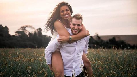 Волейбол и любов (в синьо): Майкон и Карла Морейра